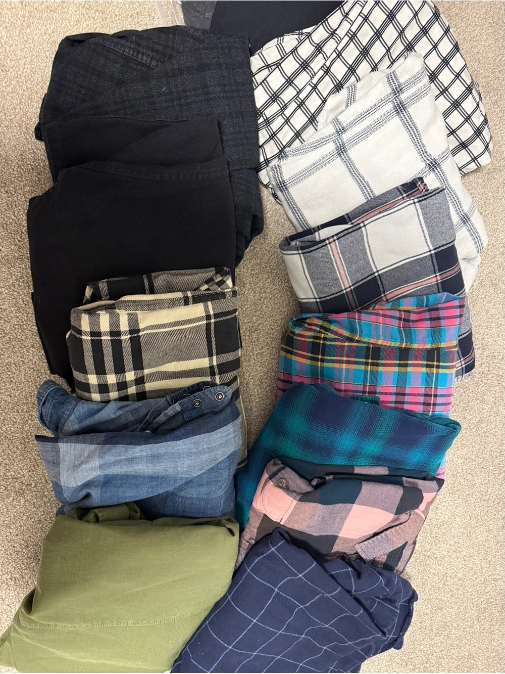 🚨 MOVING SALE — BULK LOT OF 13 MEN’S SHIRTS! 🚨